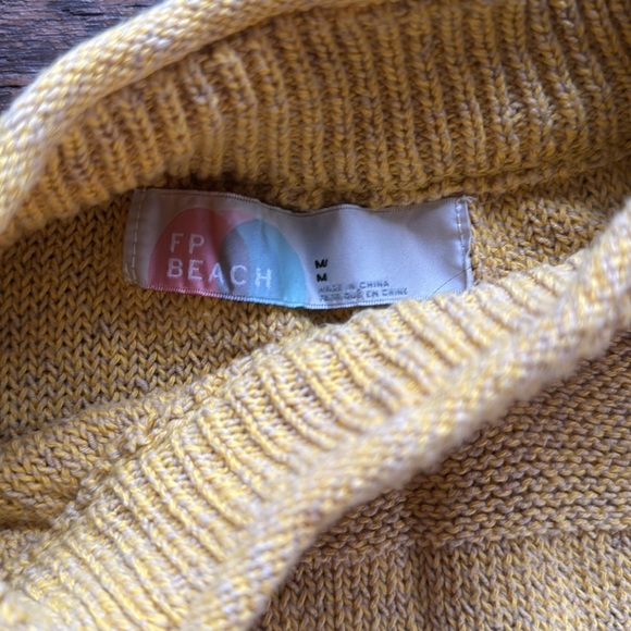 Free People sweater Beach collection - Picture 2 of 3